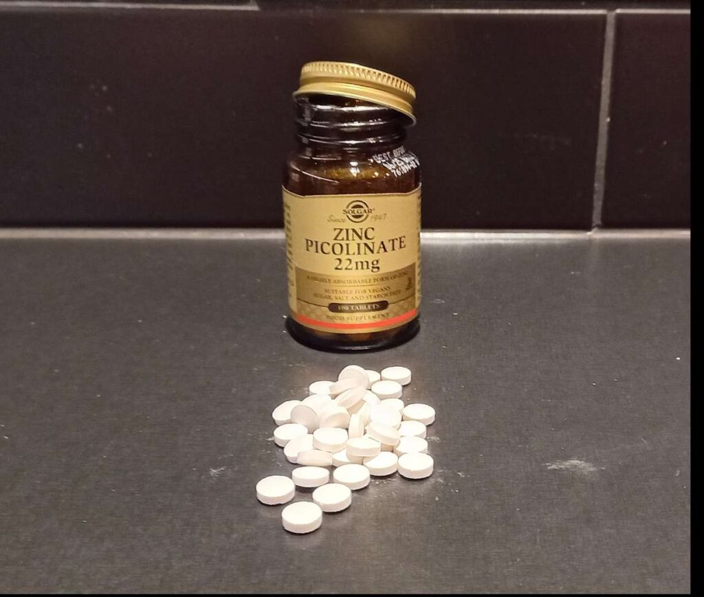 Flaska med zinkpicolinat och tabletter